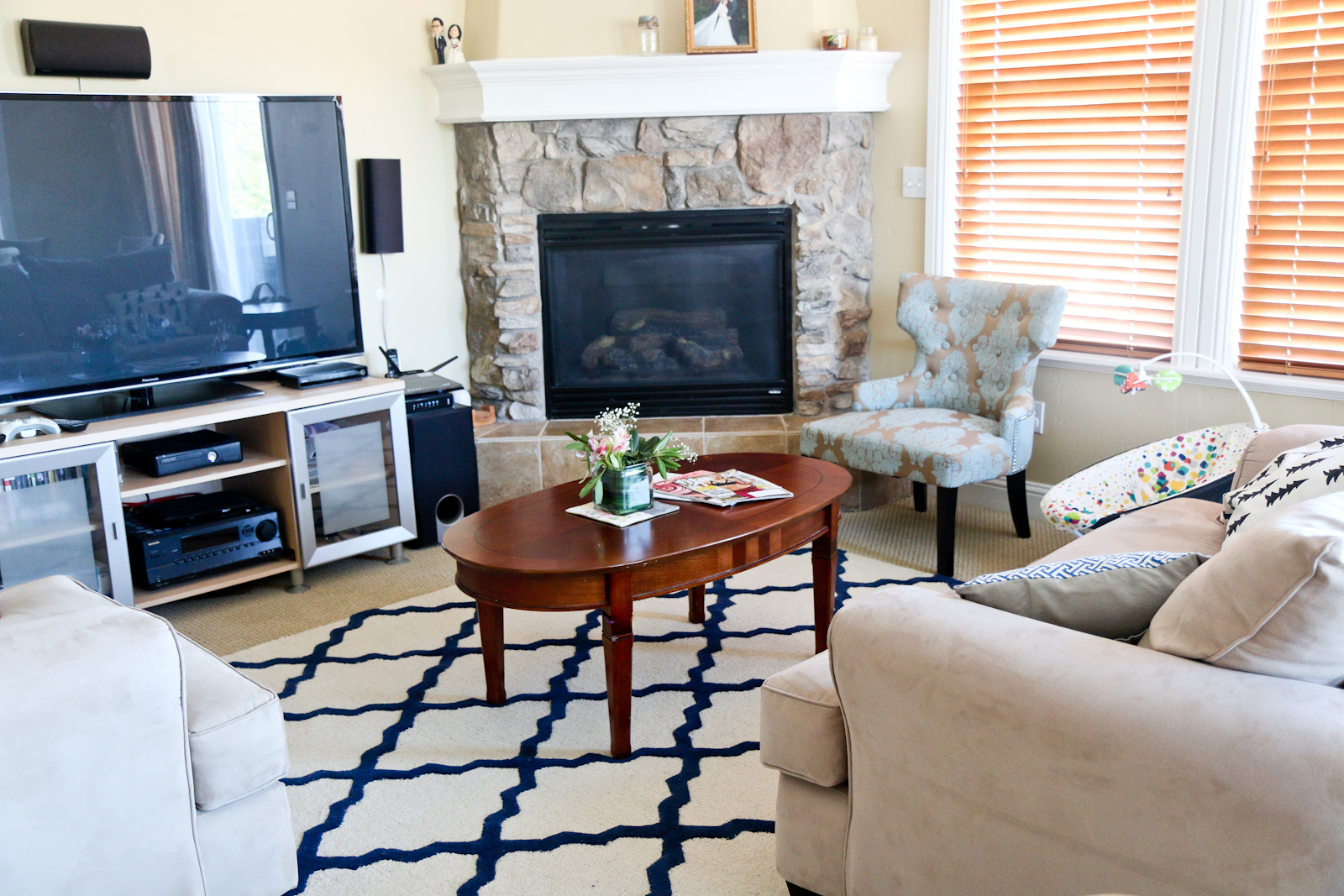 Sandy a la Mode | Home Decor Blue and Beige Living Room