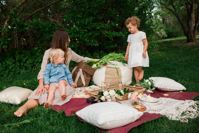 Mommy and Me Outdoor Picnic