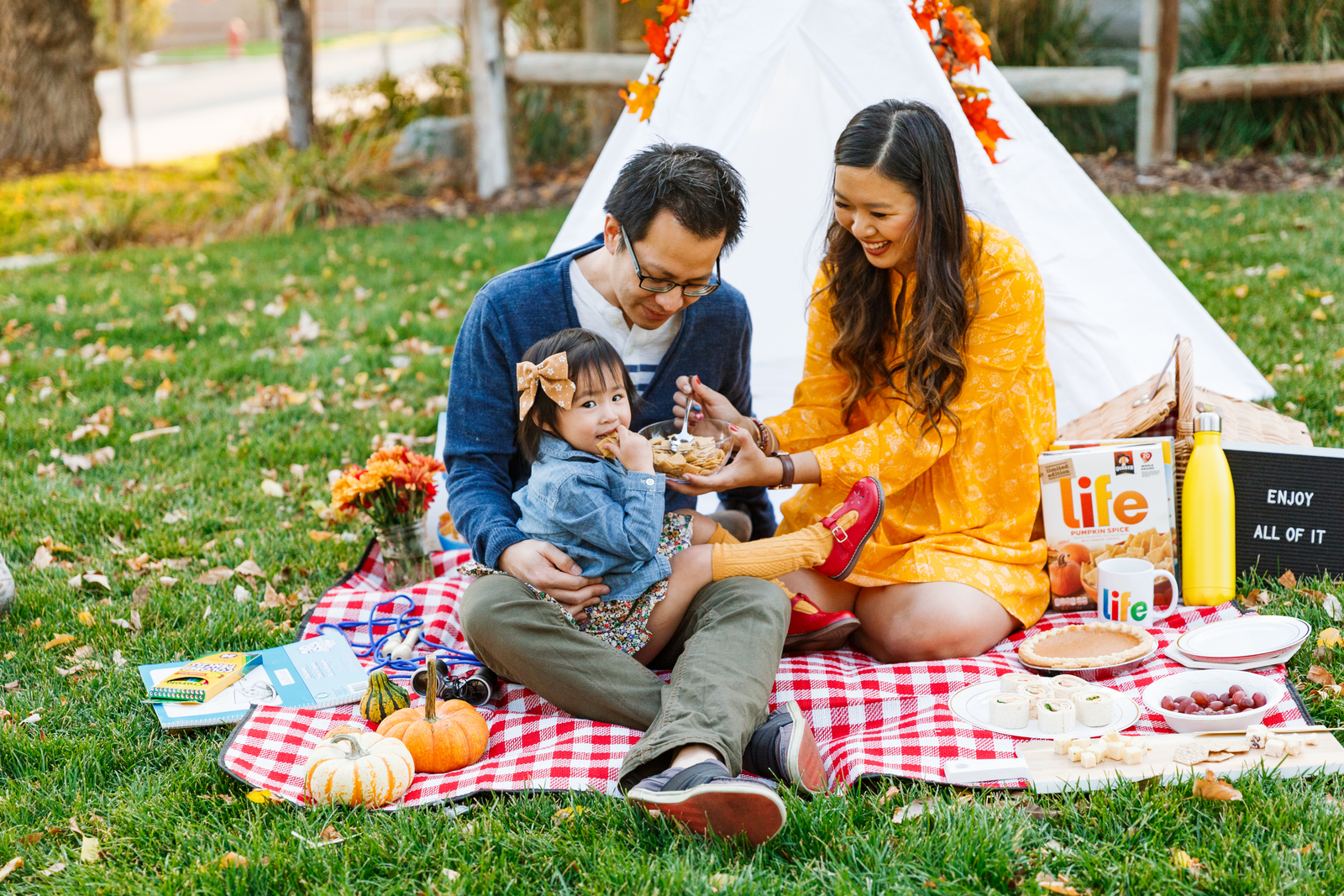 A Little Fall Family Picnic (And A How To)! | SandyALaMode
