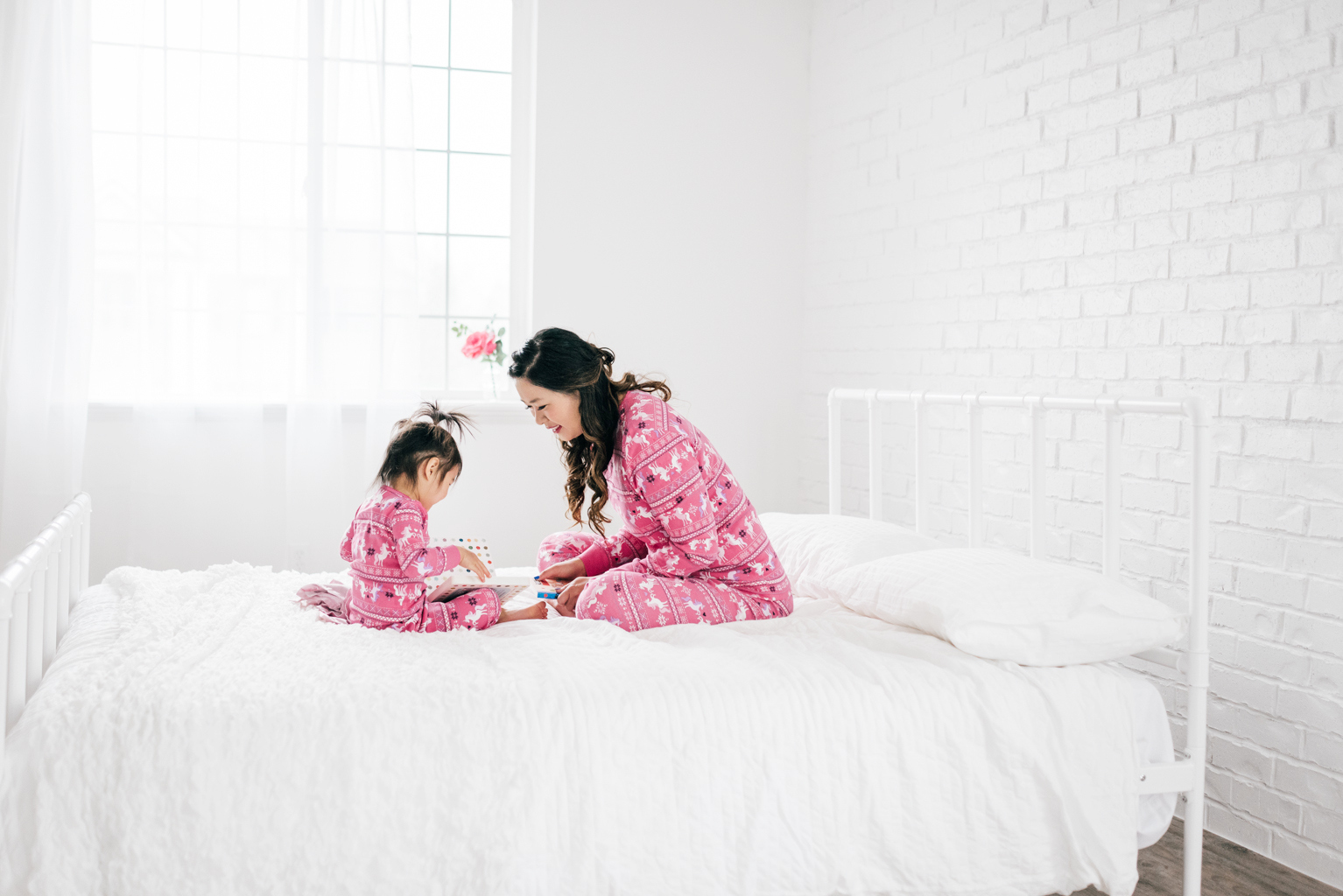 Mommy and Me Outfits: Adorable Unicorn Pajamas by fashion blogger Sandy A La Mode