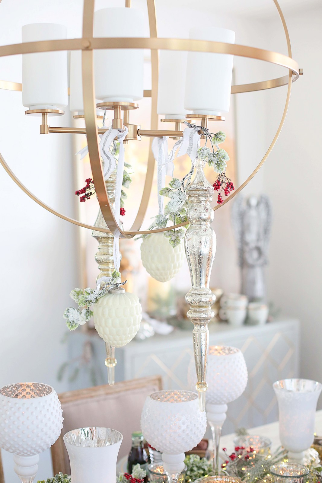 Our New Home Big Reveal: Dining Room Holiday Decor Ideas by Utah style blogger Sandy A La Mode