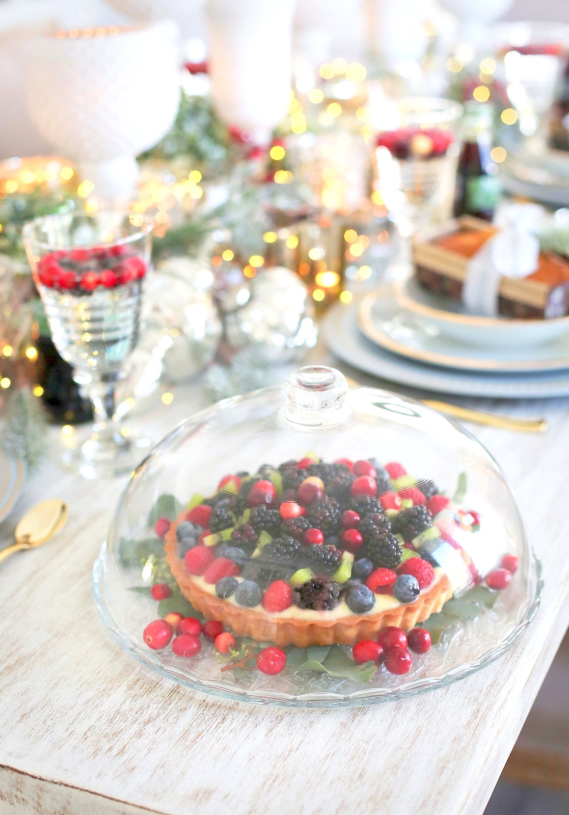 Our New Home Big Reveal: Dining Room Holiday Decor Ideas by Utah style blogger Sandy A La Mode