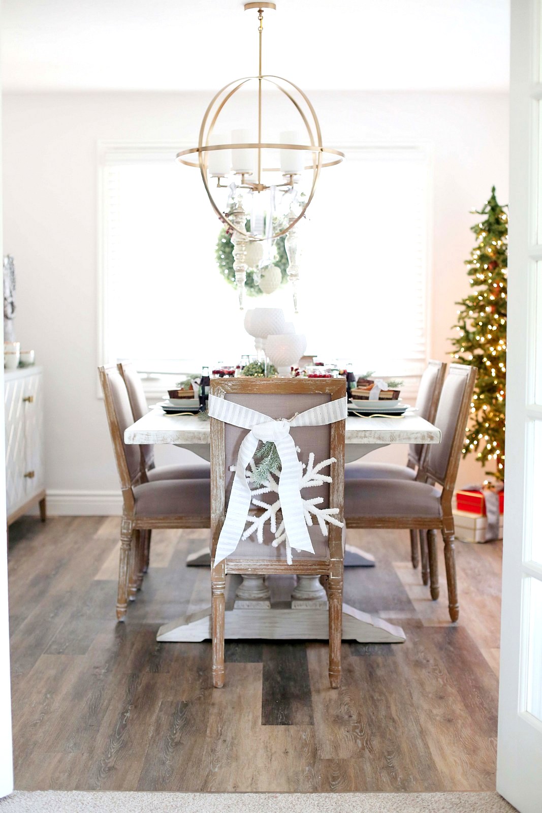 Our New Home Big Reveal: Dining Room Holiday Decor Ideas by Utah style blogger Sandy A La Mode