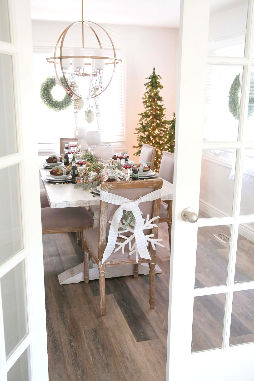 Our New Home Big Reveal: Dining Room Holiday Decor Ideas by Utah style blogger Sandy A La Mode