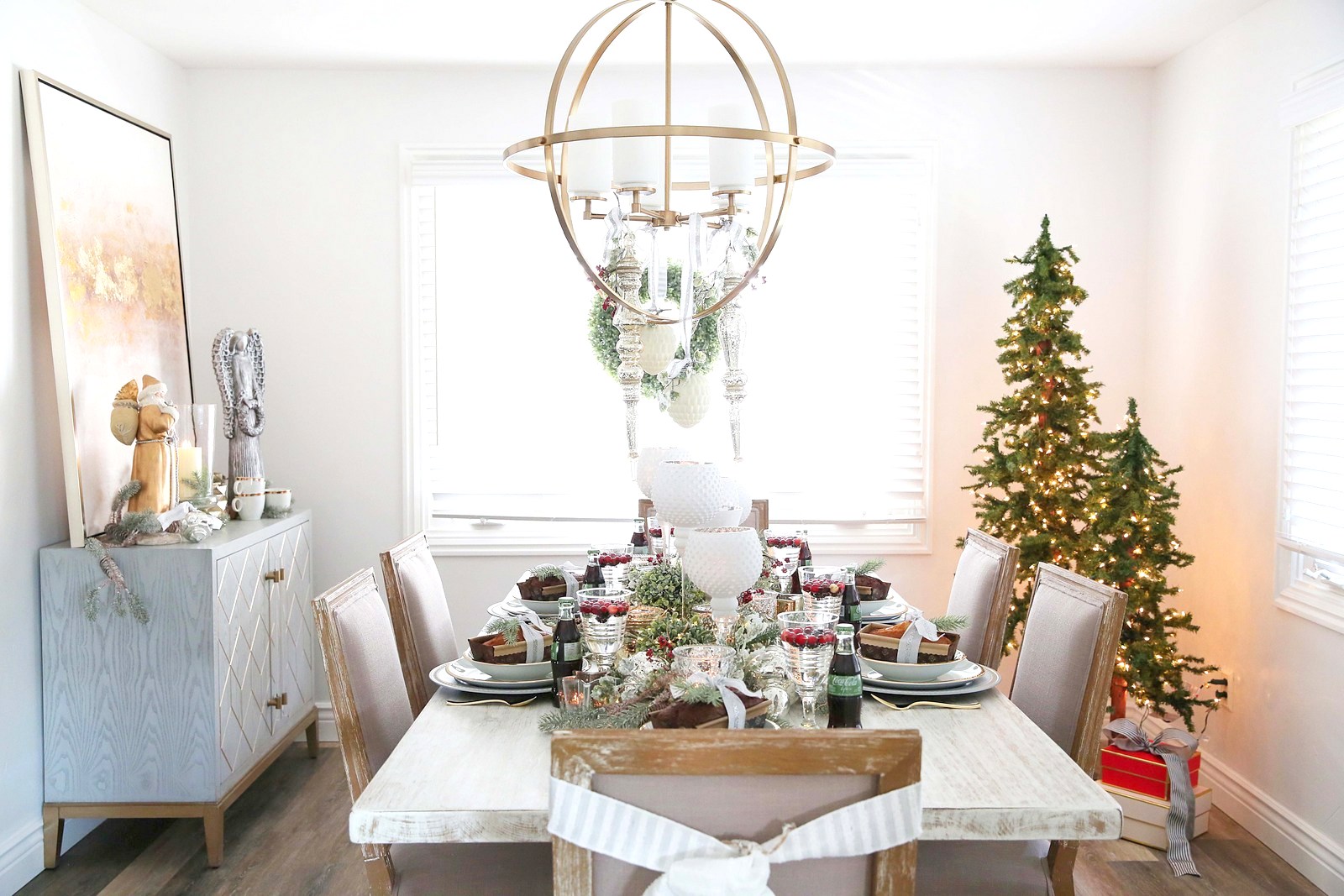 Our New Home Big Reveal: Dining Room Holiday Decor Ideas by Utah style blogger Sandy A La Mode